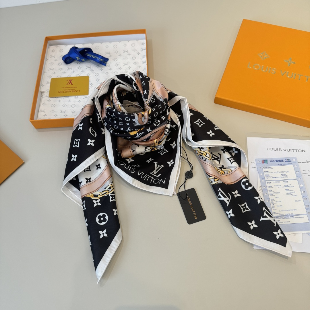 Louis Vuitton Lv新款真丝方巾，花卉皮带。斜纹真丝材质 手工卷边，轻奢感十足 精美皮带组合成 图案 既衬肤色又百搭 高端重磅斜纹真丝