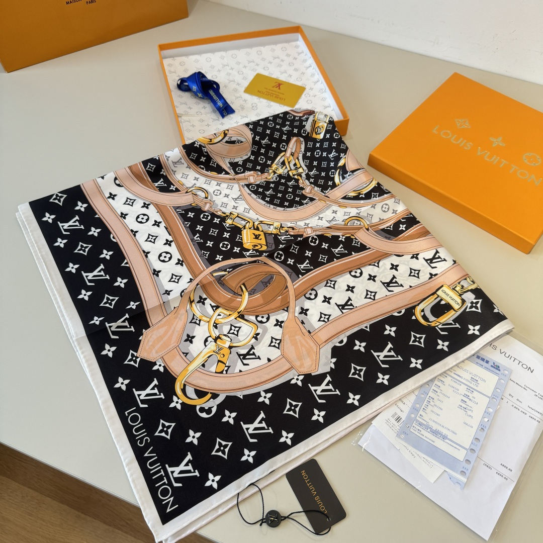 Louis Vuitton Lv新款真丝方巾，花卉皮带。斜纹真丝材质 手工卷边，轻奢感十足 精美皮带组合成 图案 既衬肤色又百搭 高端重磅斜纹真丝