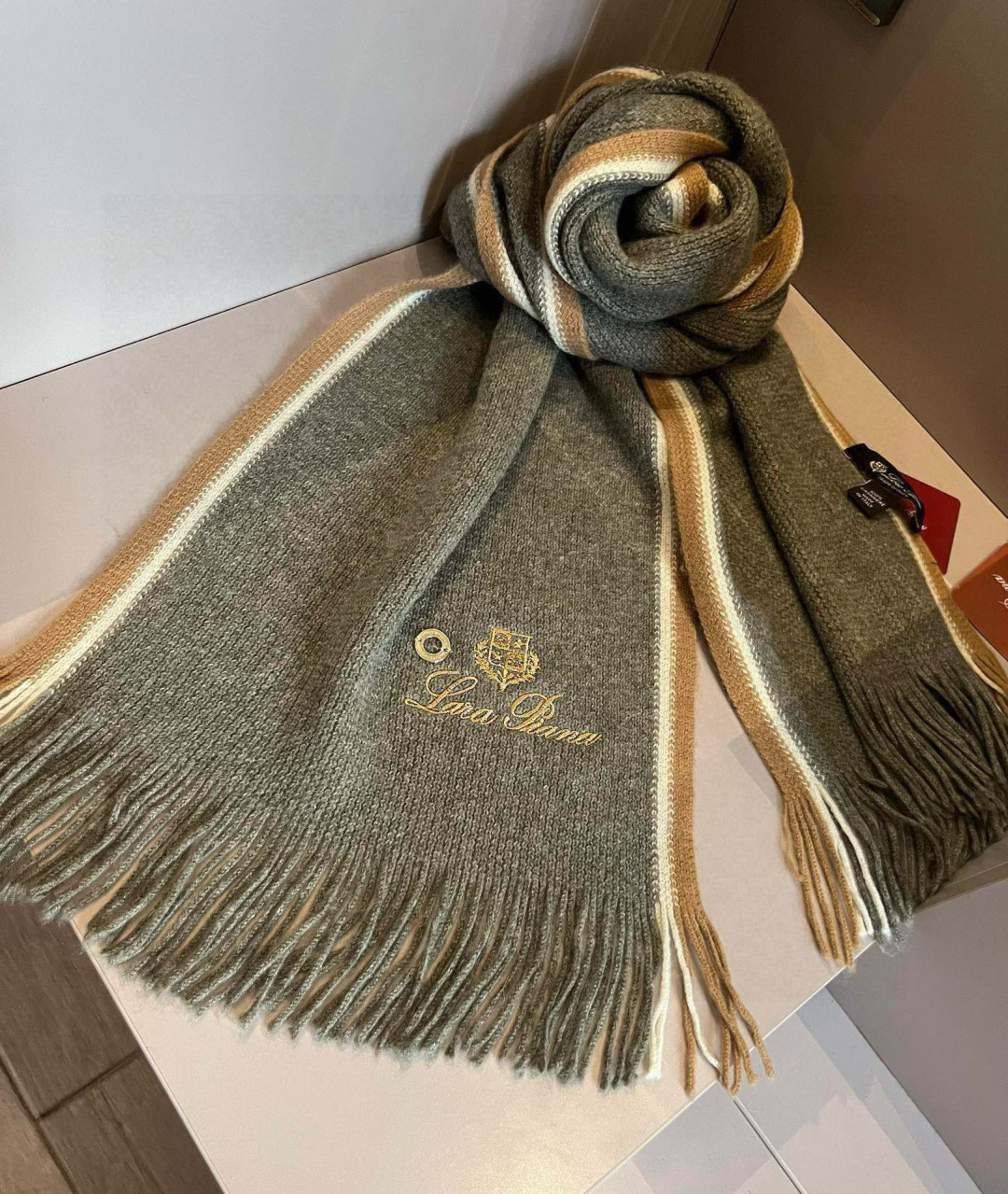 Loro Piana Piana · 诺悠翩雅 【 发售 贸易公司尾单 山羊绒围巾披肩】送人自留都太高大上了 重磅上新