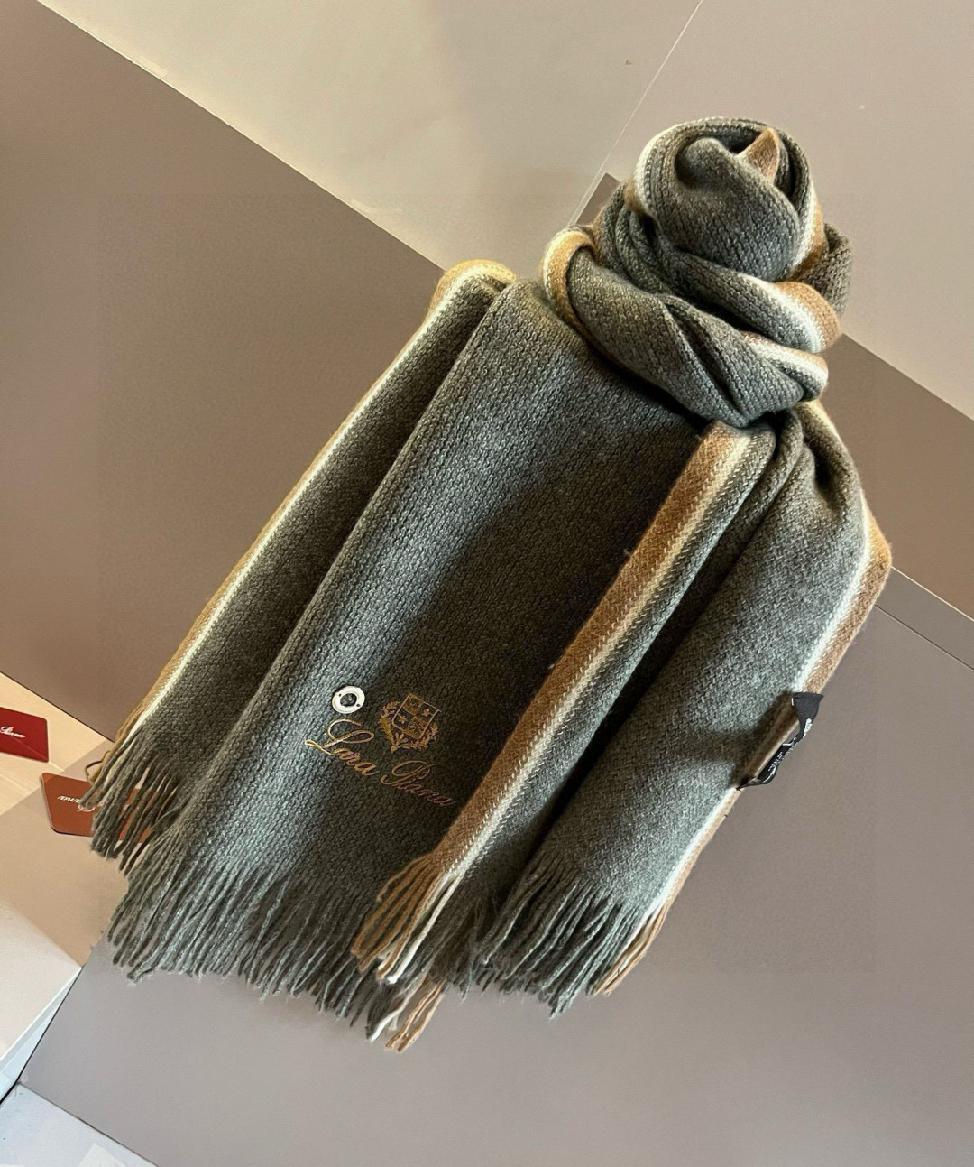 Loro Piana Piana · 诺悠翩雅 【 发售 贸易公司尾单 山羊绒围巾披肩】送人自留都太高大上了 重磅上新