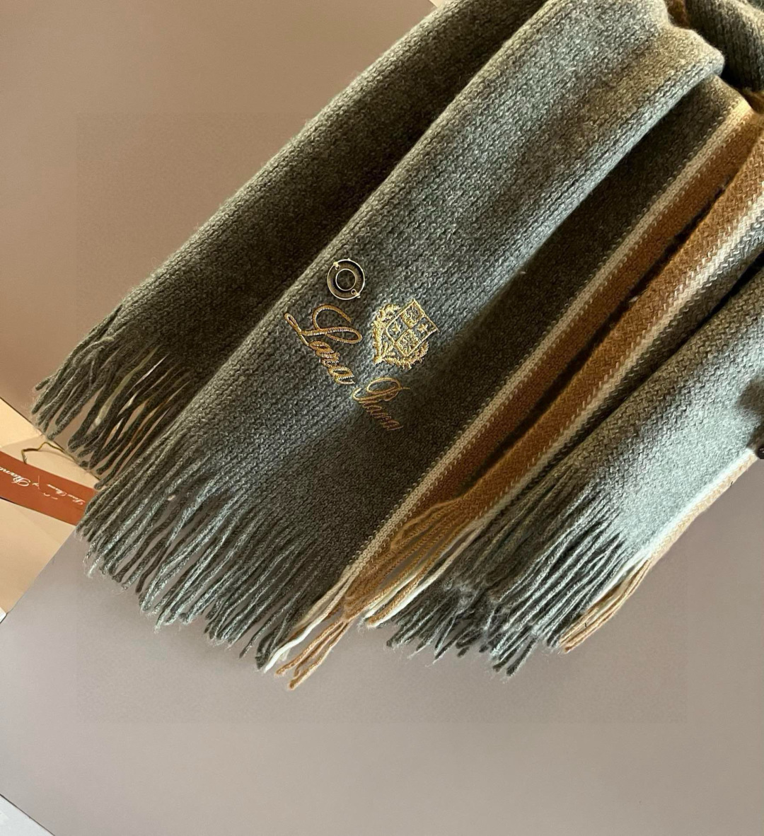 Loro Piana Piana · 诺悠翩雅 【 发售 贸易公司尾单 山羊绒围巾披肩】送人自留都太高大上了 重磅上新