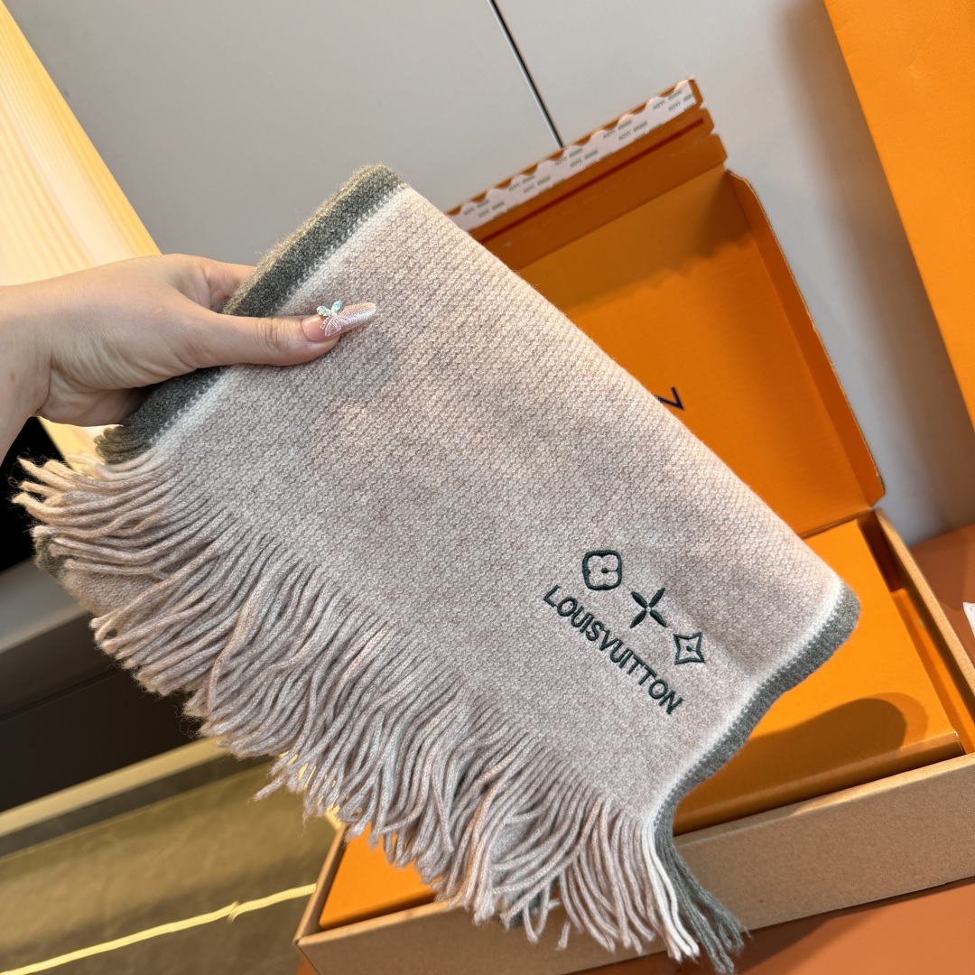Louis Vuitton Lv新款高端羊绒针织围巾 出口尾单 客供 羊绒纱线 这款织法比较难 又很费纱线