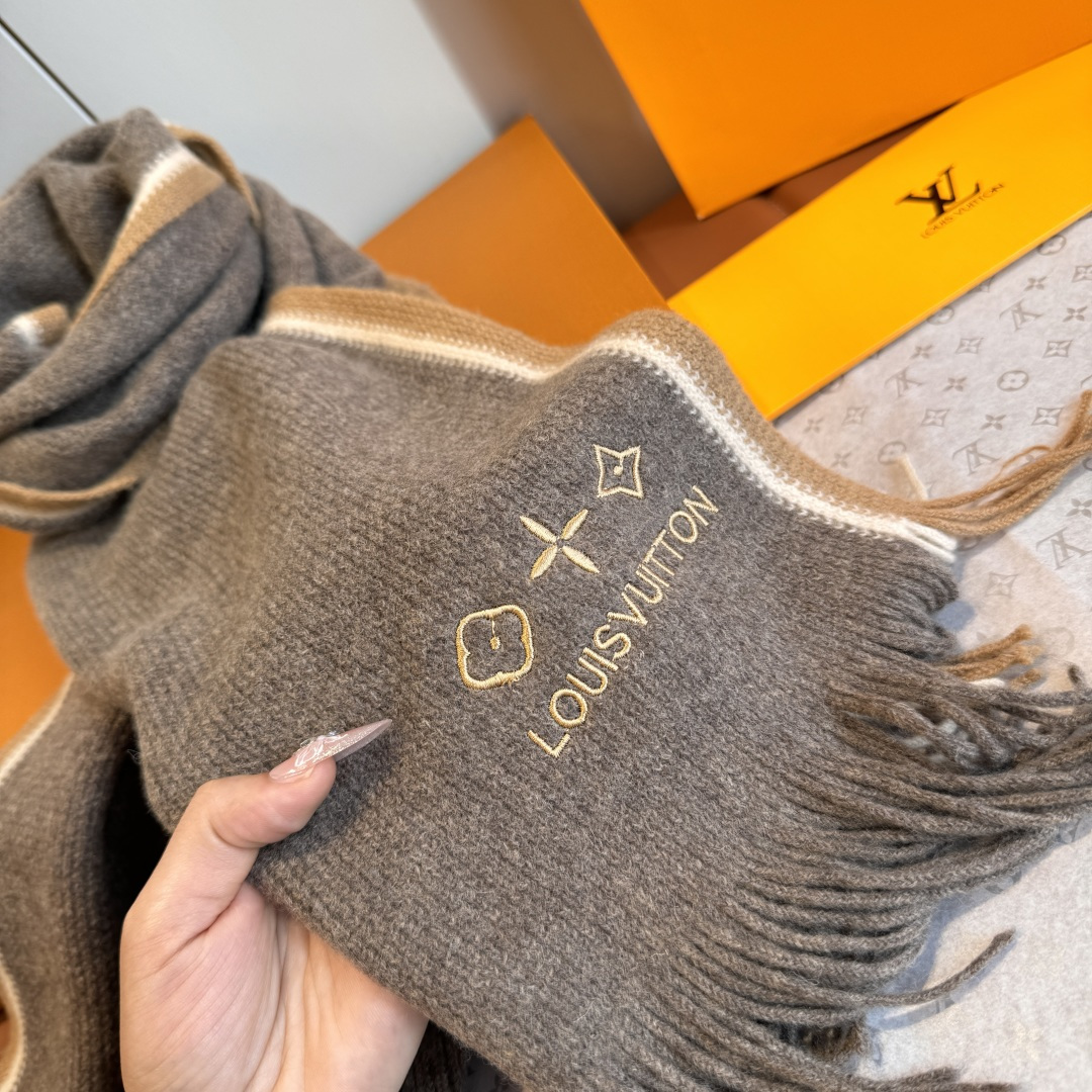 Louis Vuitton Lv新款高端羊绒针织围巾 出口尾单 客供 羊绒纱线 这款织法比较难 又很费纱线