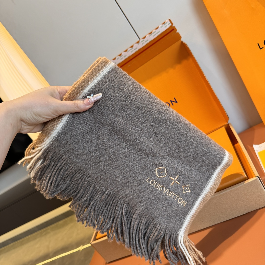 Louis Vuitton Lv新款高端羊绒针织围巾 出口尾单 客供 羊绒纱线 这款织法比较难 又很费纱线