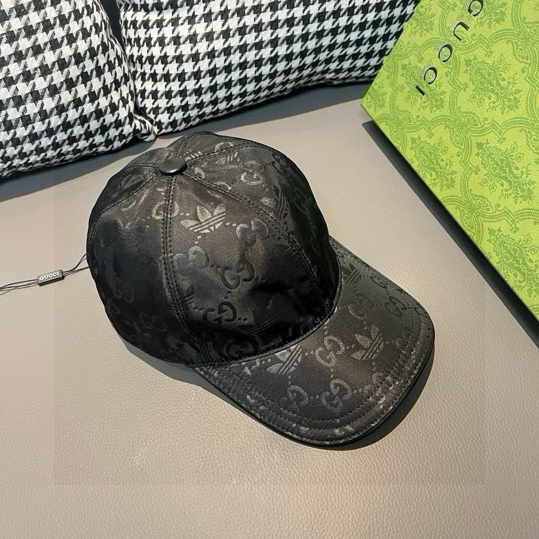 古奇新款Adidas&Gucci联名款出货啦！配盒子布袋。专柜热卖中。1:1开模订制，重工打造，完美复刻