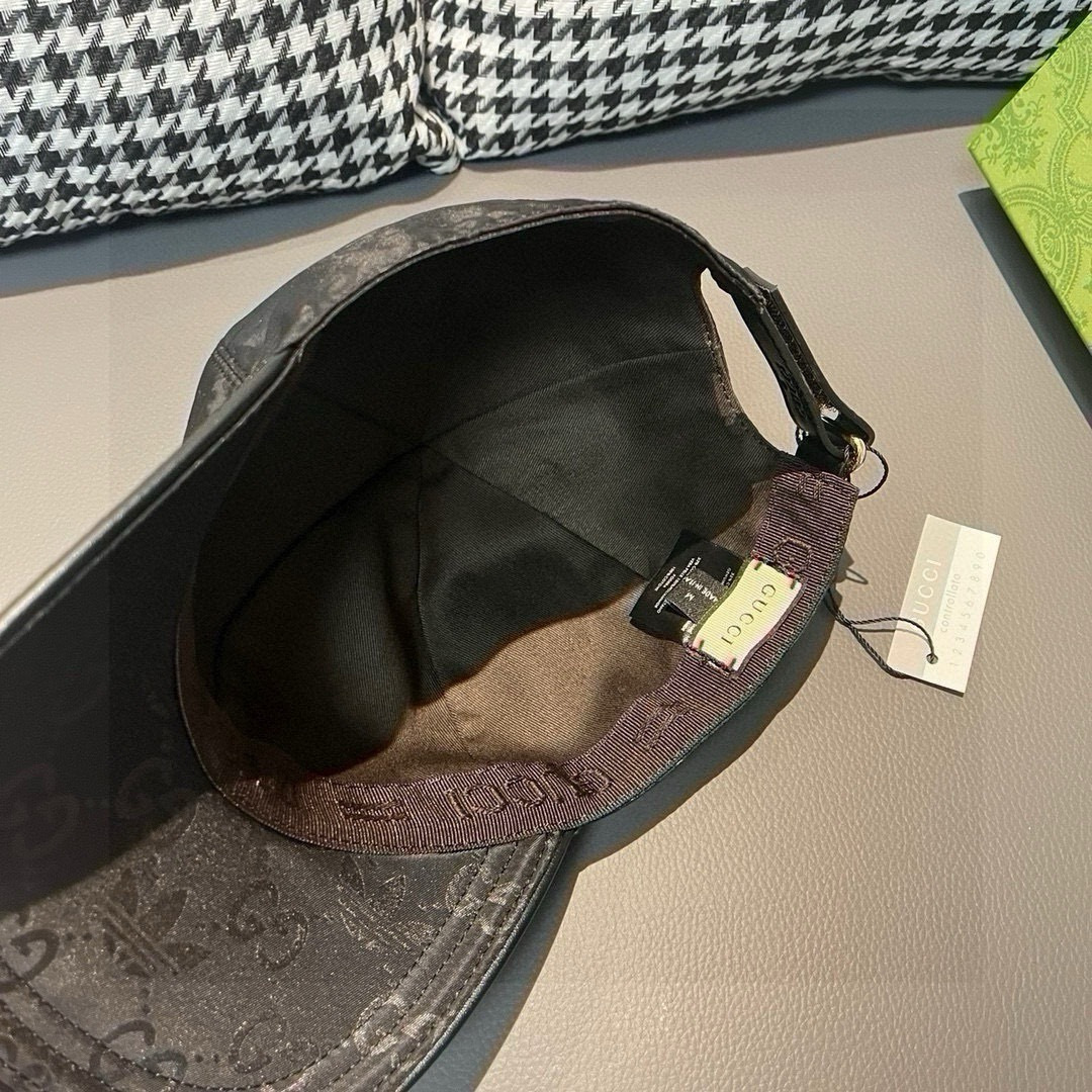 古奇新款Adidas&Gucci联名款出货啦！配盒子布袋。专柜热卖中。1:1开模订制，重工打造，完美复刻