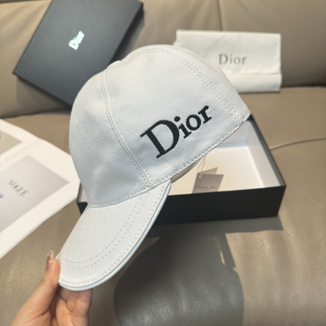 配盒子布袋，Dior(迪奥)原单棒球帽，网红同款字母刺绣,专柜1:1开模订制，原版帆布料+头层牛皮，轻盈