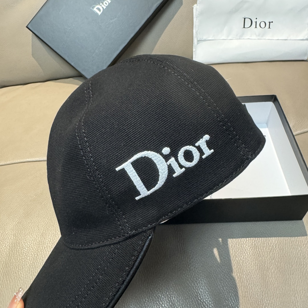 配盒子布袋，Dior(迪奥)原单棒球帽，网红同款字母刺绣,专柜1:1开模订制，原版帆布料+头层牛皮，轻盈