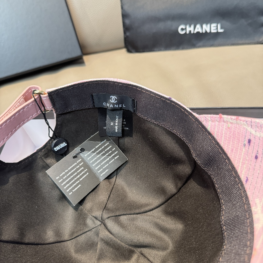 配包装布袋，Chanel(香奈儿)新款原单棒球帽， 呢料暗纹双C,专柜1:1开模订制，原版进口呢料+头层