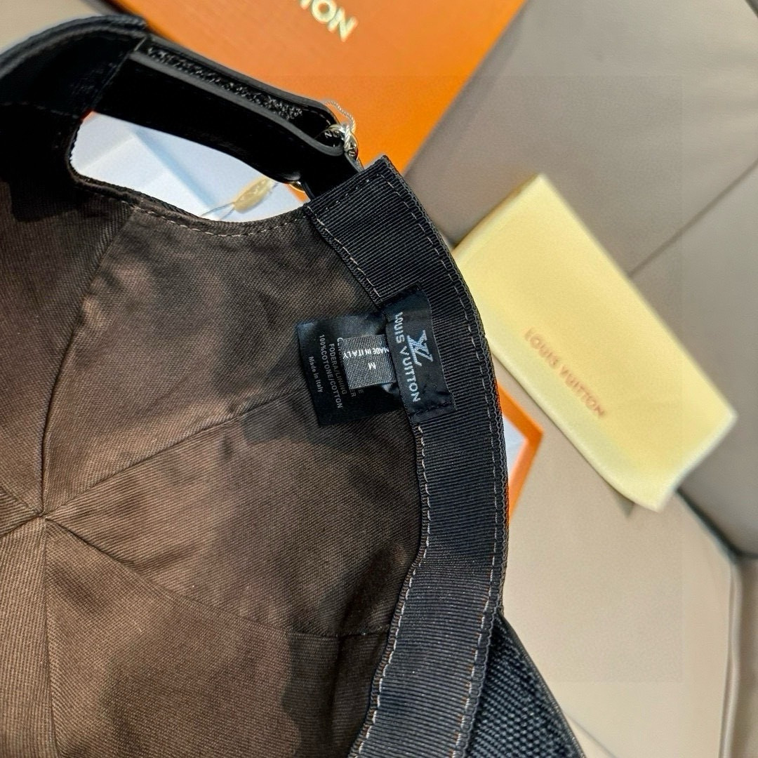 配包装布袋，LV路易威登新款原单棒球帽，经典棋盘格，1:1开模订制，原版专柜布料+头层牛皮，小方格时尚帅