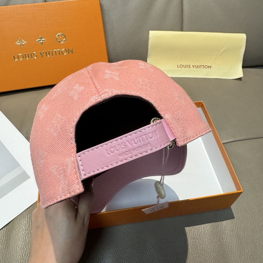 配盒子布袋，LV(路易威登)新款原单棒球帽，牛皮压花，1:1开模订制，原版牛仔布料，做工细致完美，质量超