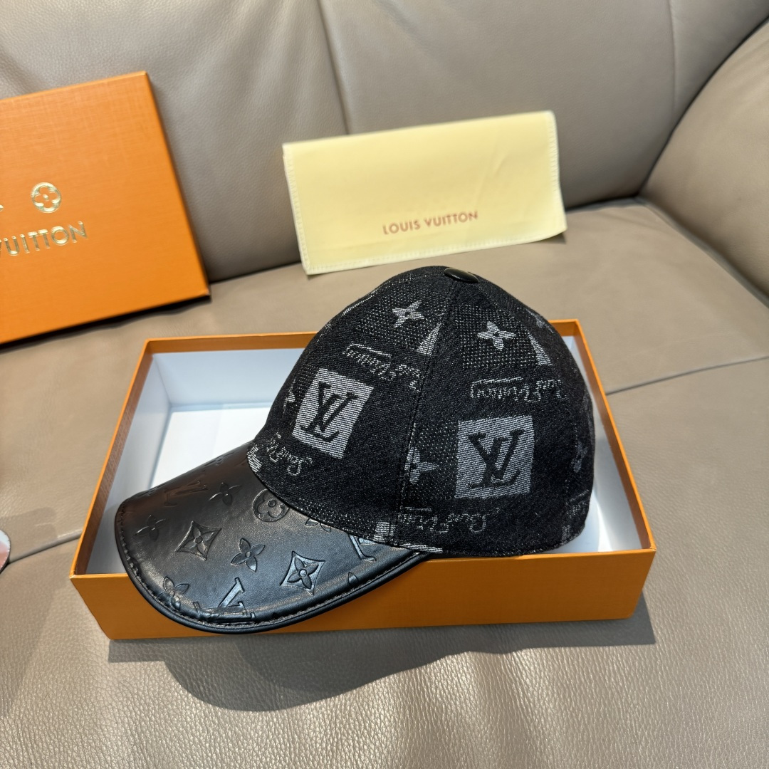 配盒子布袋，LV(路易威登)新款原单棒球帽，牛皮压花，1:1开模订制，原版牛仔布料，做工细致完美，质量超