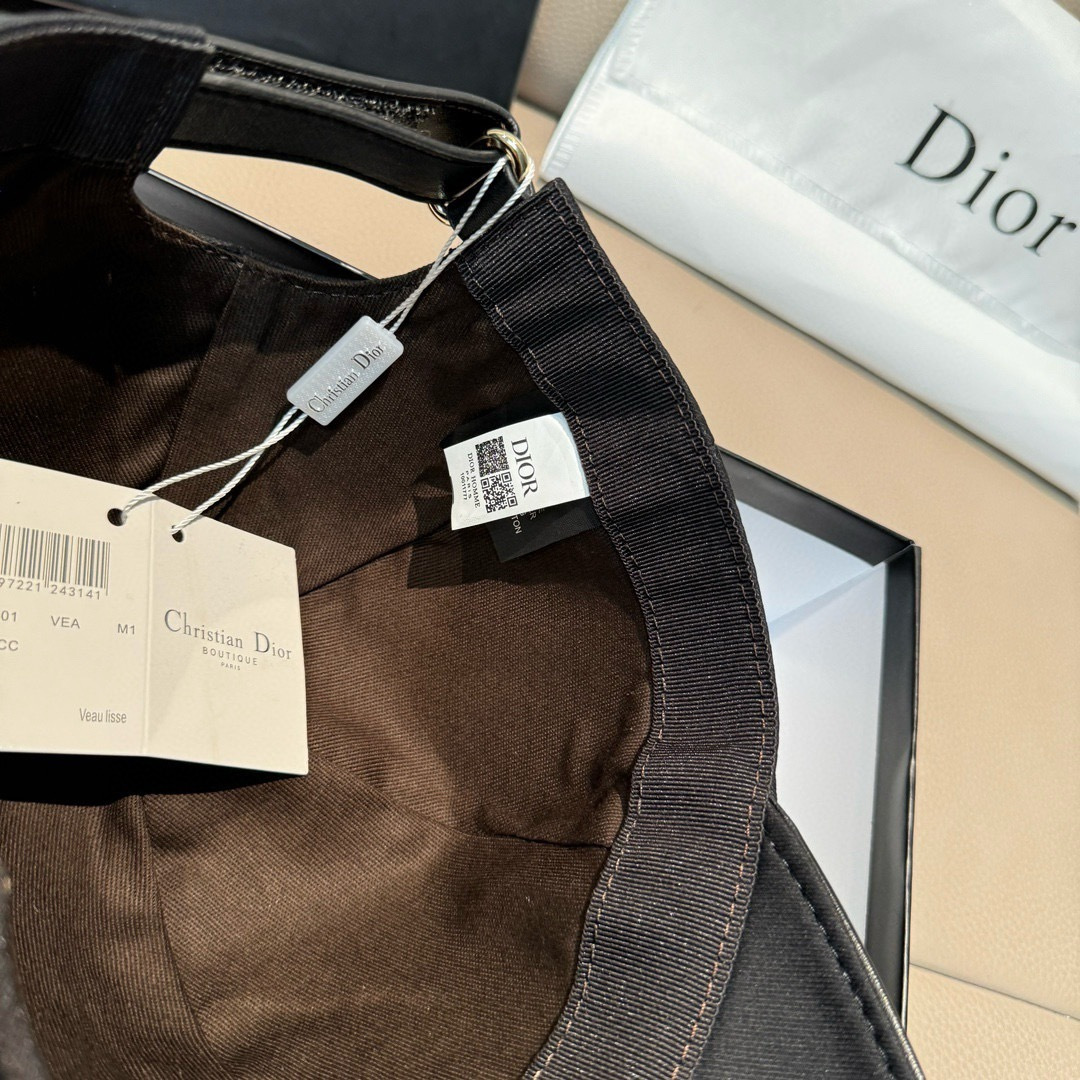 配盒子布袋，Dior(迪奥)新款原单棒球帽， Dior刺绣，网红明星同款，1:1开模订制，纯棉布料+头层