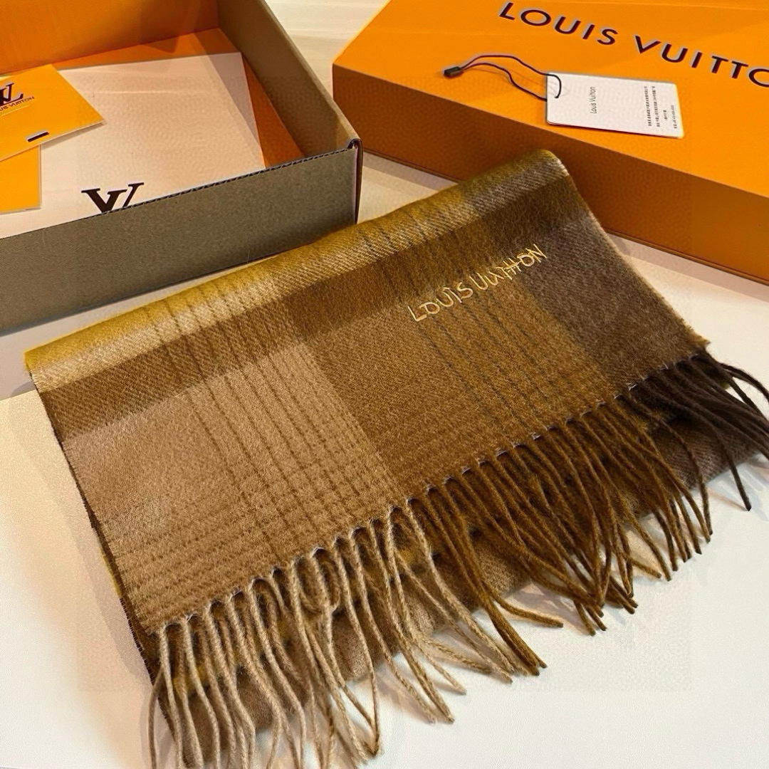 Louis Vuitton 家属福利来了 Lv 高端重磅围巾 怒赞推荐 激动~ 下手绝对要快 同步 最高端的男士款~工艺难度大