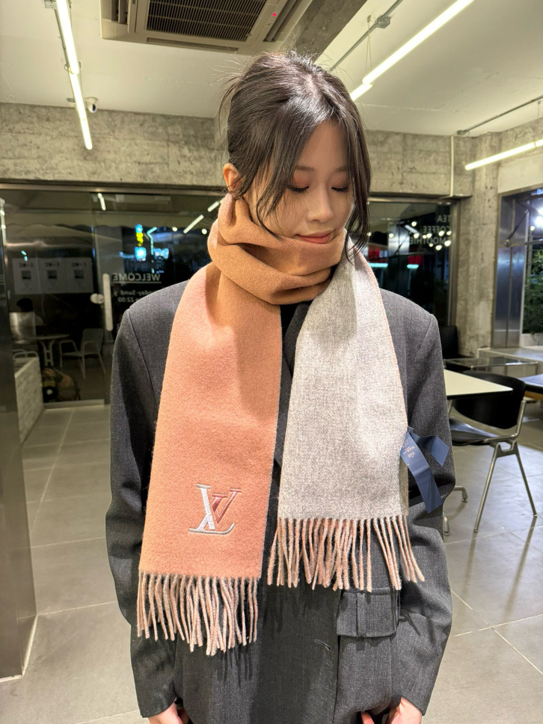 Louis Vuitton LV 2025新款双面羔羊绒围巾 出口订单 喜欢有颜值 高质量的亲可入手 无论怎么搭配都是满满的高级感气质感