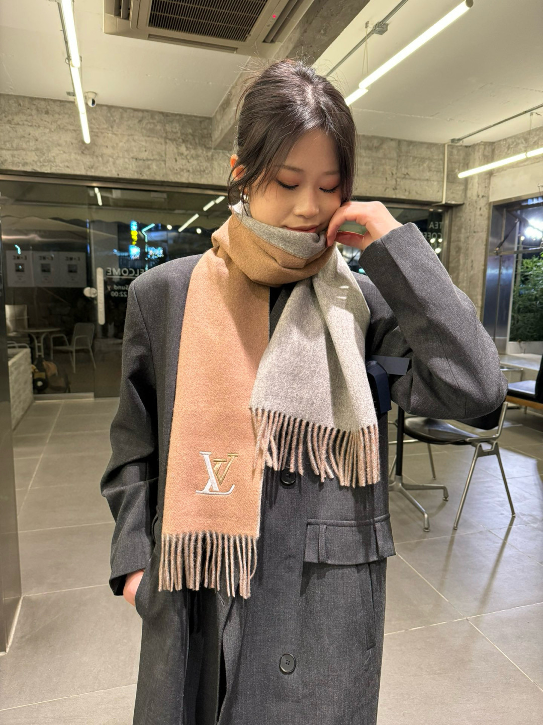 Louis Vuitton LV 2025新款双面羔羊绒围巾 出口订单 喜欢有颜值 高质量的亲可入手 无论怎么搭配都是满满的高级感气质感