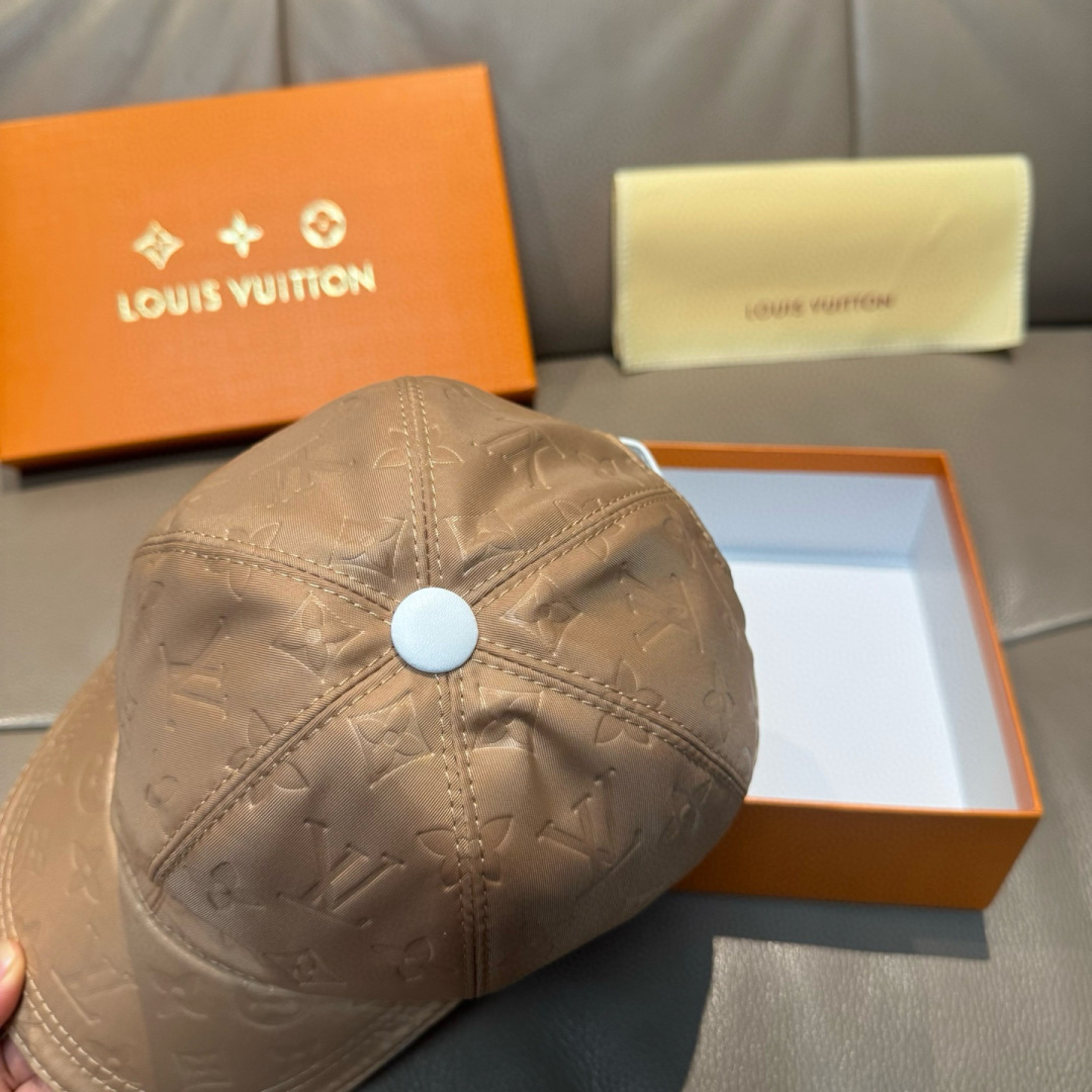新款出货！配盒子布袋，LV路易威登新款原单棒球帽， 暗纹印花，专柜1:1开模订制，原版牛津布料+头层牛皮