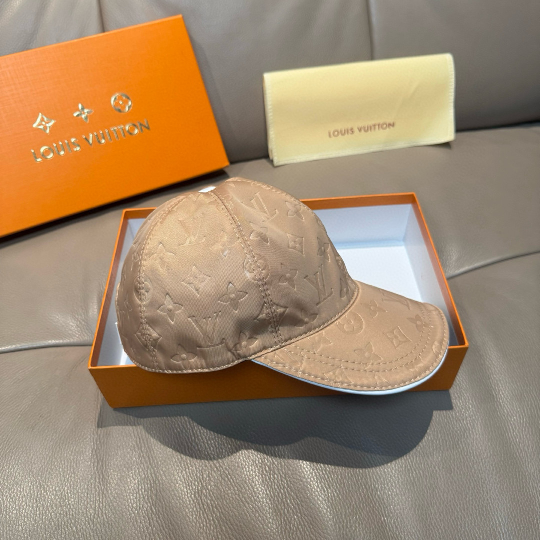 新款出货！配盒子布袋，LV路易威登新款原单棒球帽， 暗纹印花，专柜1:1开模订制，原版牛津布料+头层牛皮
