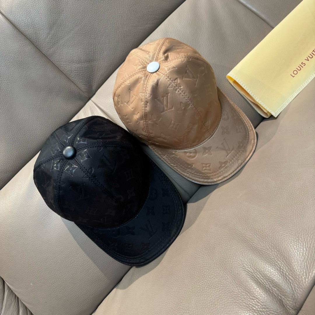 新款出货！配盒子布袋，LV路易威登新款原单棒球帽， 暗纹印花，专柜1:1开模订制，原版牛津布料+头层牛皮