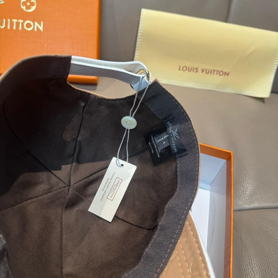 新款出货！配盒子布袋，LV路易威登新款原单棒球帽， 暗纹印花，专柜1:1开模订制，原版牛津布料+头层牛皮