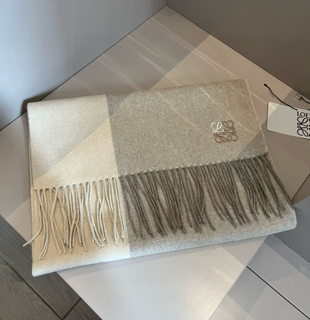 Loewe 罗意威LOEWE【男女围巾】怒赞自留 难得的高端货 家属福利 非常正的围巾~面料大爱