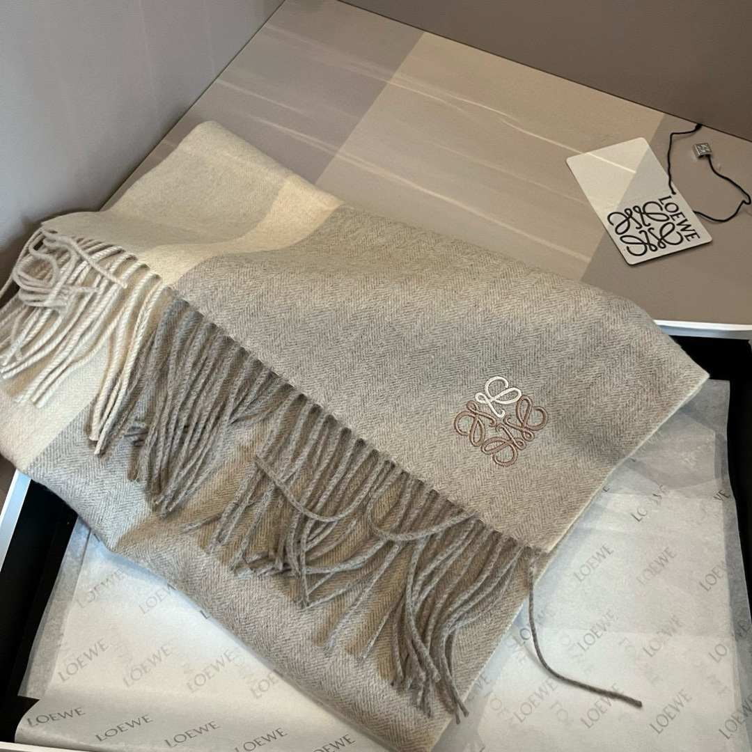 Loewe 罗意威LOEWE【男女围巾】怒赞自留 难得的高端货 家属福利 非常正的围巾~面料大爱