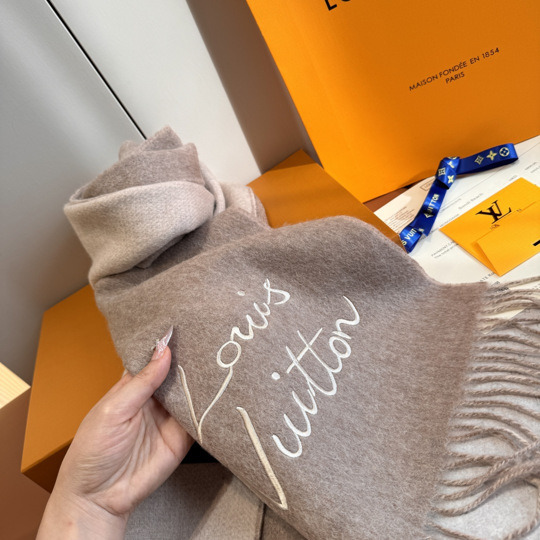 Louis Vuitton LV 2025新款签名款围巾 双面羔羊绒 出口订单 喜欢有颜值 高质量的亲可入手