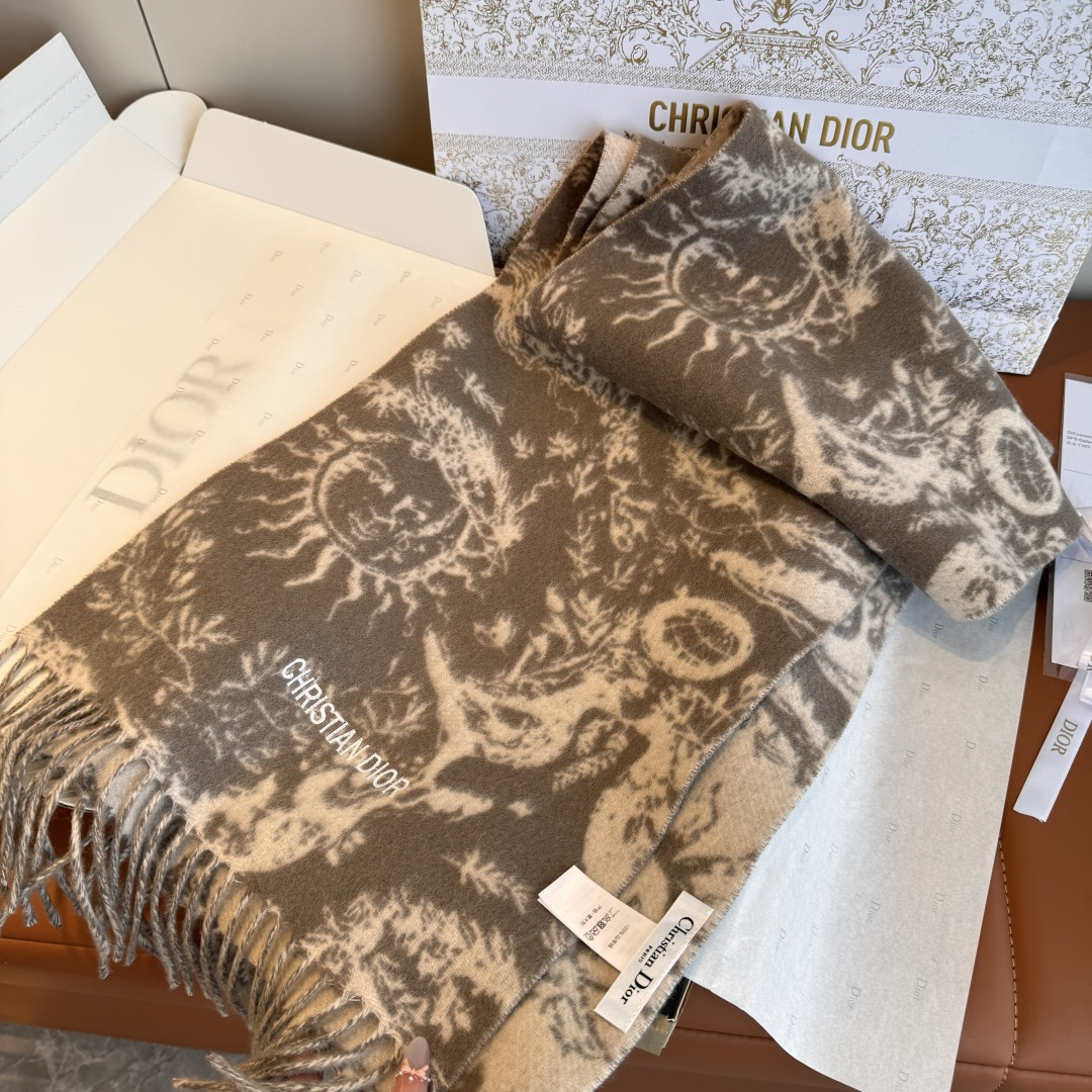 Dior DIOR迪奥2025年度最新款 太阳提花羊绒围巾 男女通用款 必必必收 最流弊的品质亲妈价格造福人间~教你识好货