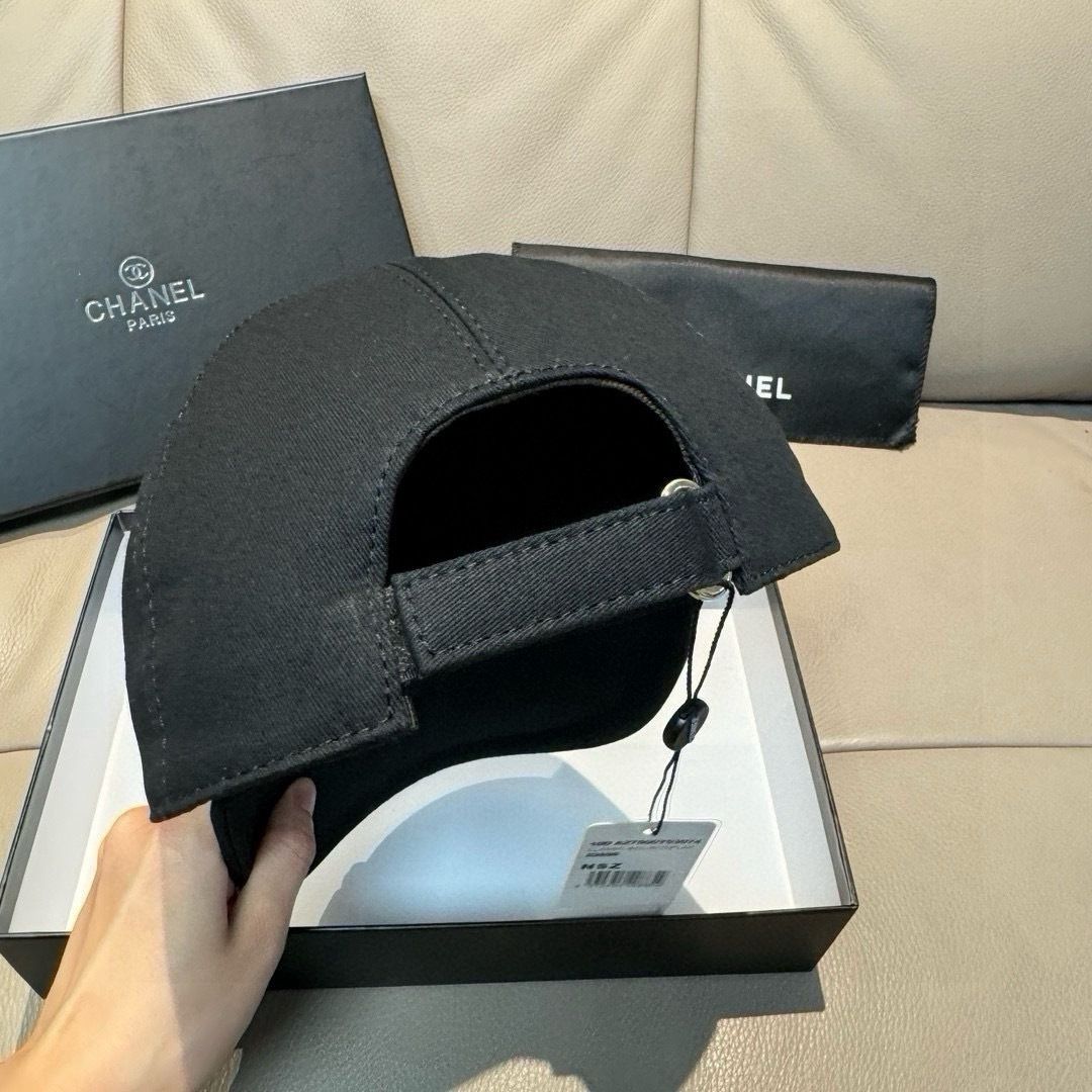 配盒子布袋，Chanel（香奈儿）专柜新款原单棒球帽，1:1开模订制，立体刺绣，精致无暇！100%纯棉面