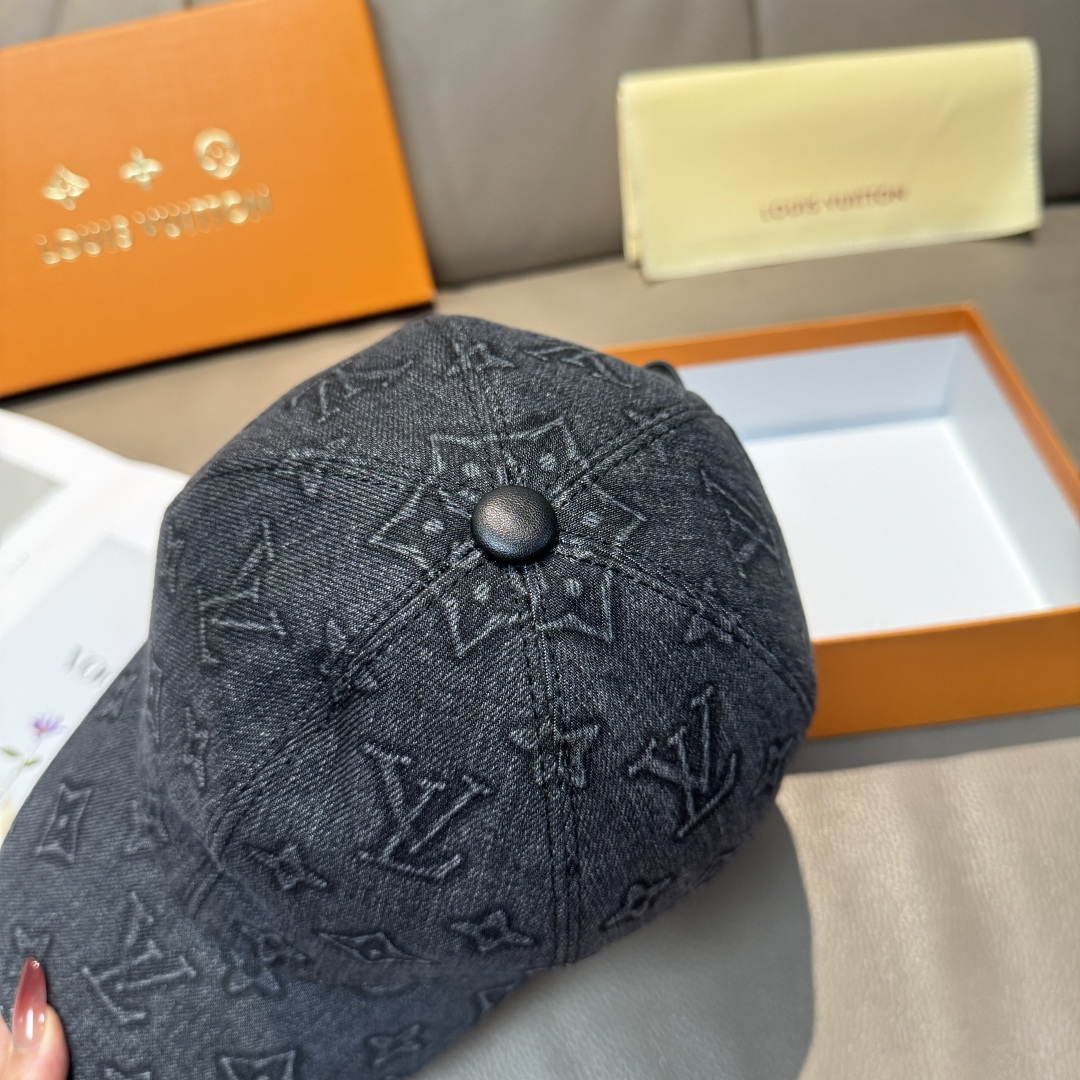 配盒子布袋，LV(路易威登)新款原单棒球帽，大logo压花，1:1开模订制，原版牛仔布料，做工细致完美，
