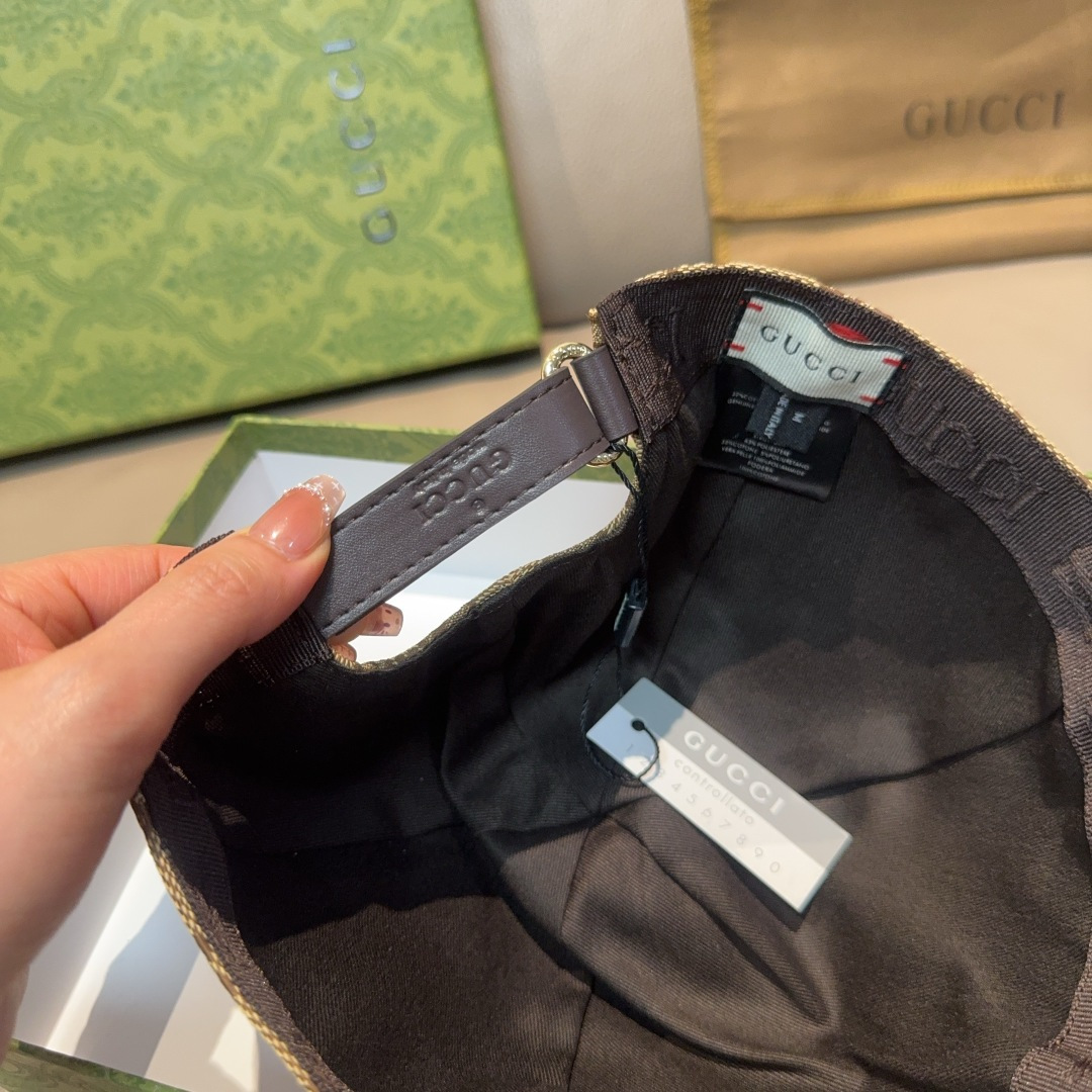 配盒子布袋，Gucci(古奇)最新原单棒球帽，蜜蜂织带。专柜1:1开模订制，最高版本，原版帆布料+头层牛