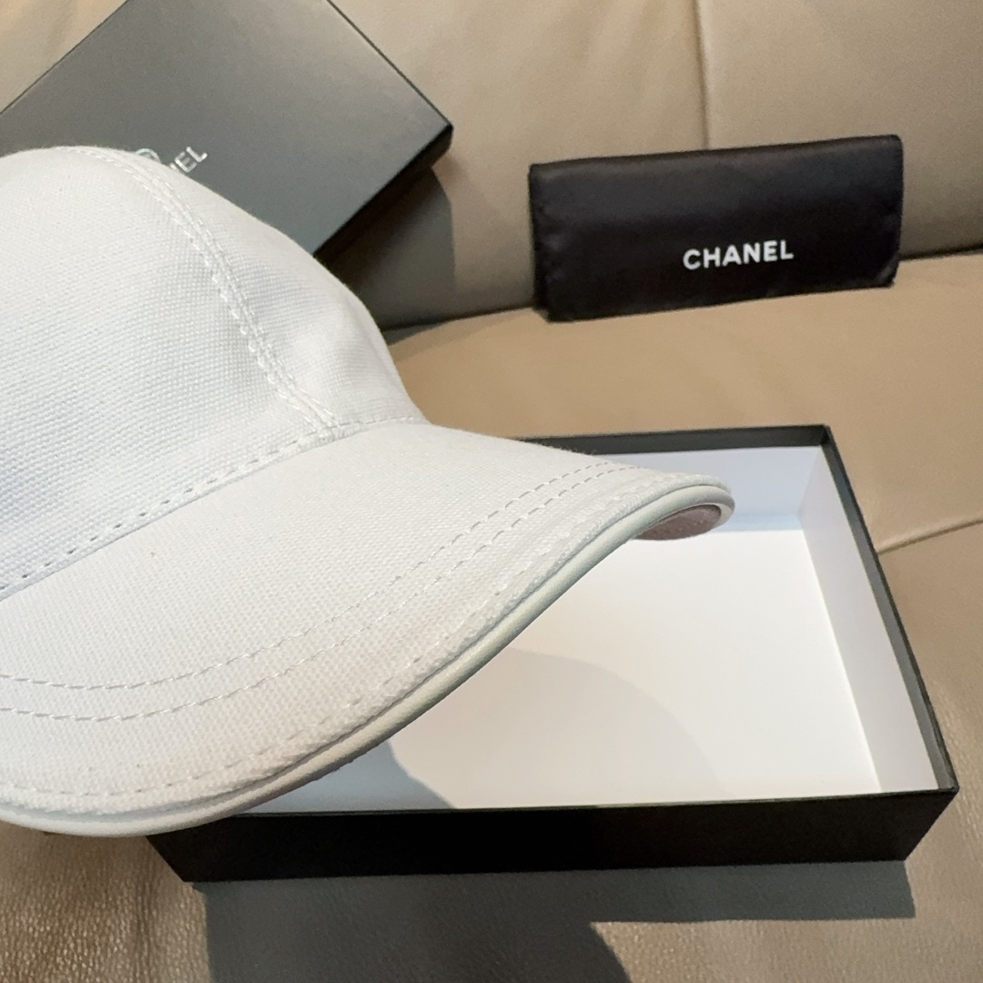 配盒子布袋，Chanel(香奈儿)原单棒球帽，网红同款双C刺绣,专柜1:1开模订制，原版帆布料+头层牛皮