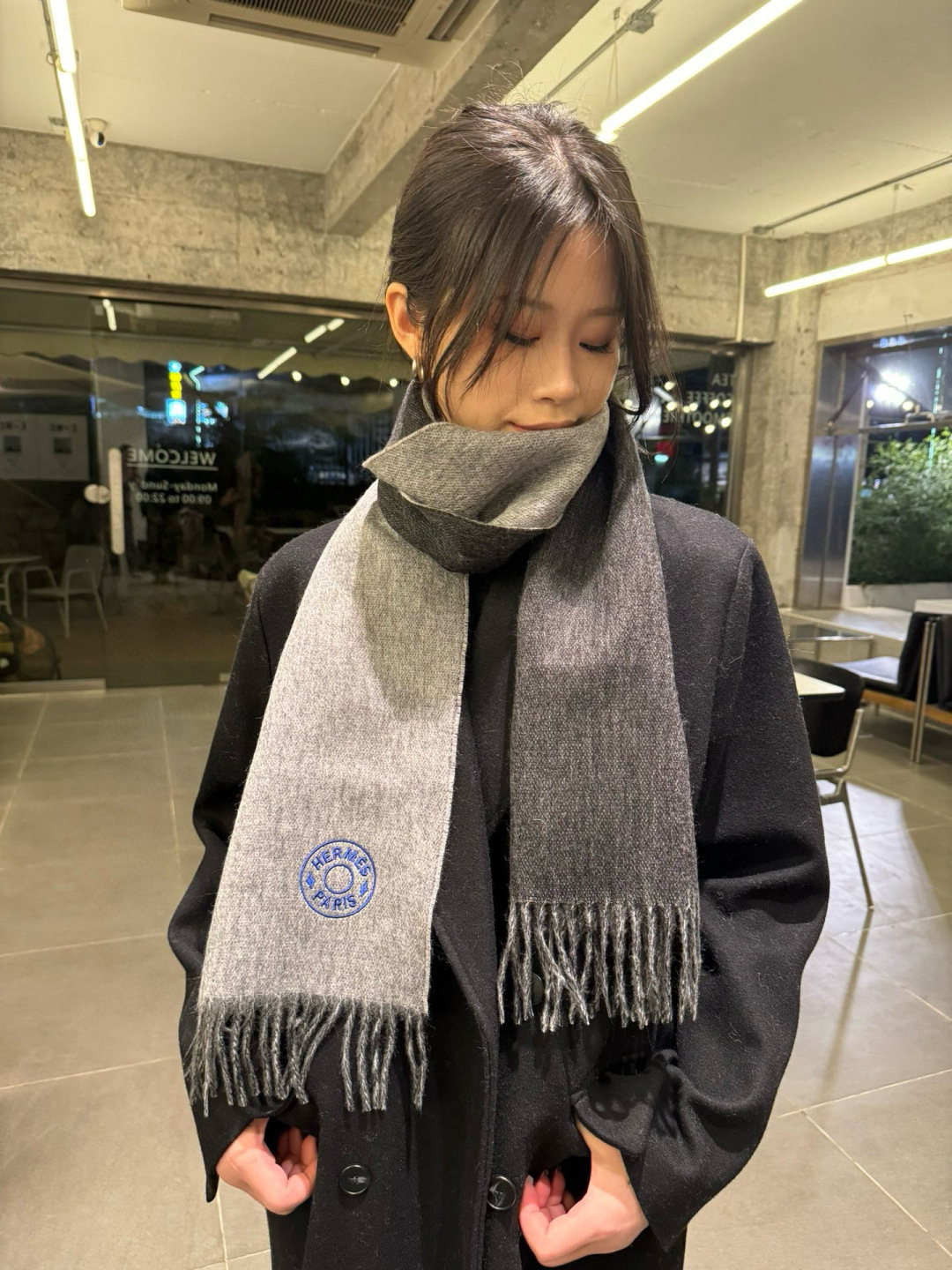 NO:342498,Hermes color-blocking cashmere scarf, a big recommendation!  Top lambsmere material, very warm, soft and skin-friendly without tying the neck. Classic double-sided color-blocking design, one scarf, two styles for boys and girls, size30*180cm high-version scarf, high-version scarf, hermes, hermes19860909批 Hermes · 爱马仕拼色羊绒围巾 重磅推荐！顶级羔羊绒材质,非常保暖,柔软亲肤不扎脖.经典双面拼色设计,一条围巾两种风格男生女生通用,size30*180cm高版本围巾,高版本围巾,hermes,hermes,scarf