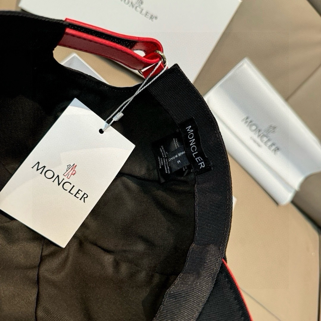 配包装布袋，Moncler蒙口经典原单棒球帽，经典流行款，专柜1:1开模订制，原版帆布料+头层牛皮，纯棉