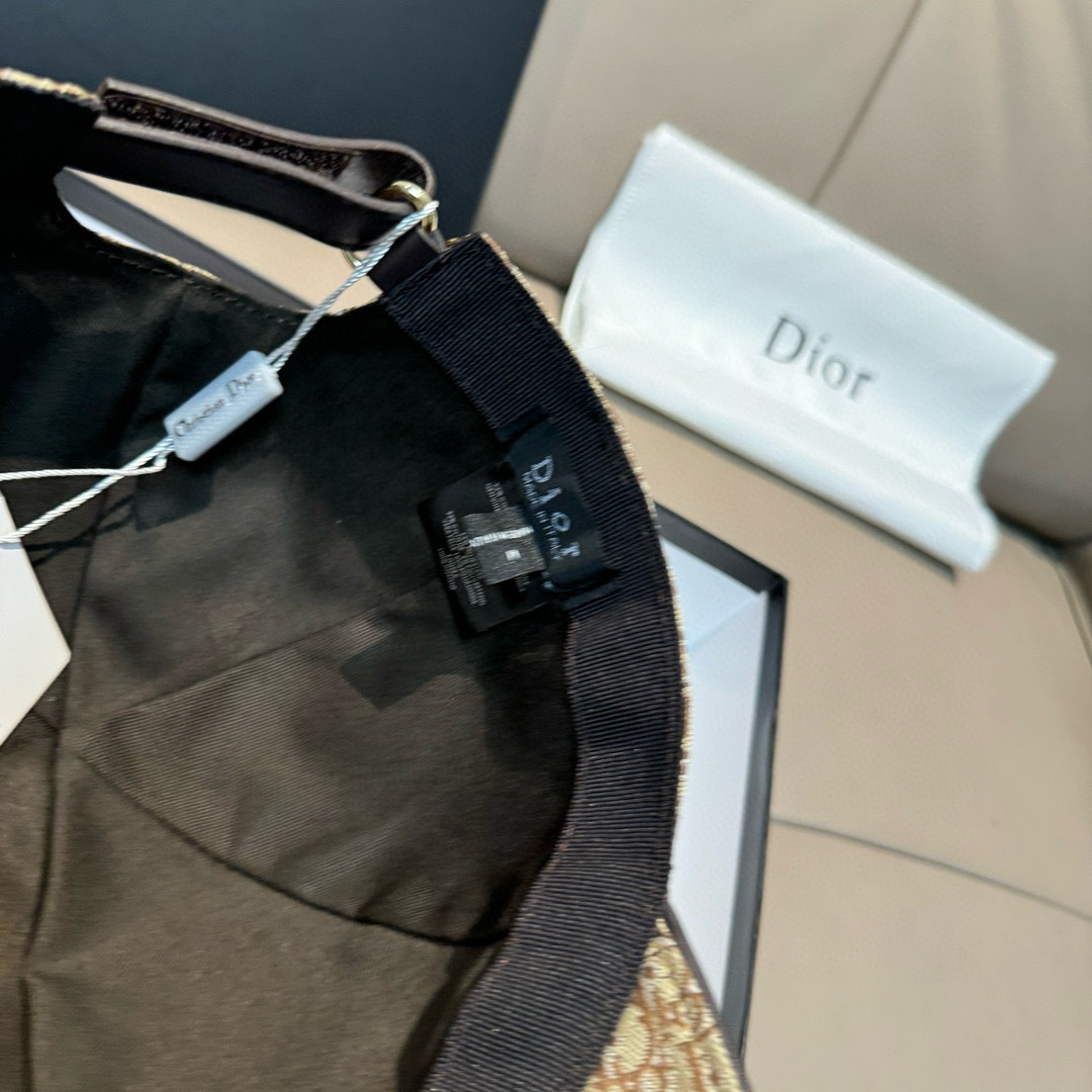 新款出货配盒子布袋，Dior(迪奥)新款原单棒球帽， Dior老花，复古韵味十足，专柜断货热门，1:1开