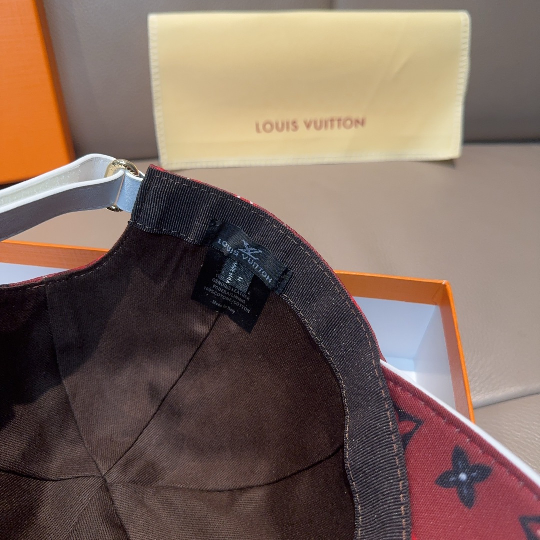 配盒子布袋，LV(路易威登)新款原单棒球帽， 专柜1:1开模订制，原版帆布料+头层牛皮，轻盈透气！质量超