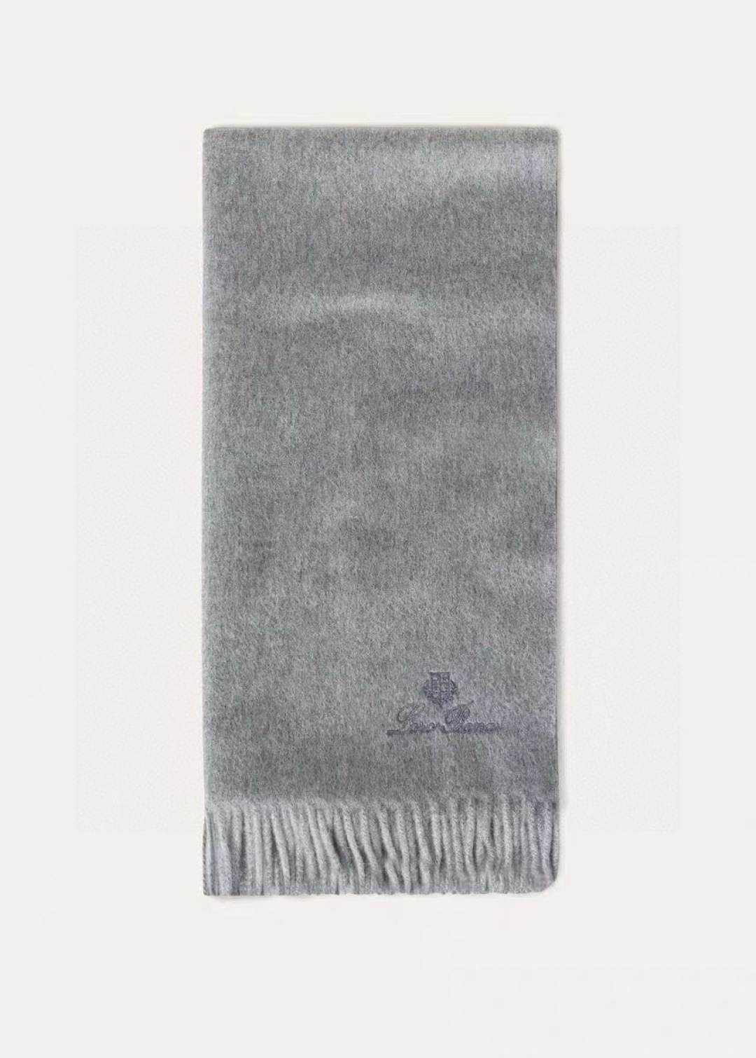 Loro Piana Piana · 诺悠翩雅秋冬新品狠货 【 山羊绒小围巾】单看这水波纹就知道是什么货色了吧 羊绒中的 渠道 硬货～出口意大利