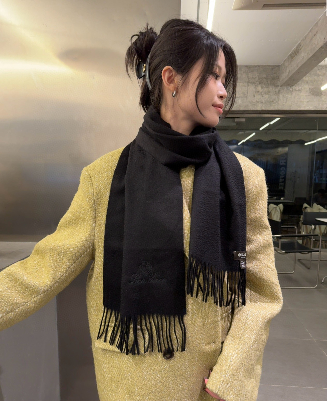Loro Piana Piana · 诺悠翩雅秋冬新品狠货 【 山羊绒小围巾】单看这水波纹就知道是什么货色了吧 羊绒中的 渠道 硬货～出口意大利