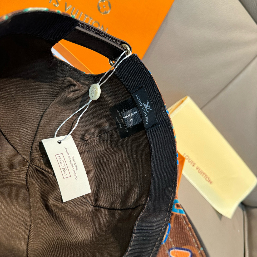 配盒子布袋，LV路易威登新款原单棒球帽，字母丝印，1:1开模订制，原版丝印绸缎面料+头层牛皮，时尚帅气质