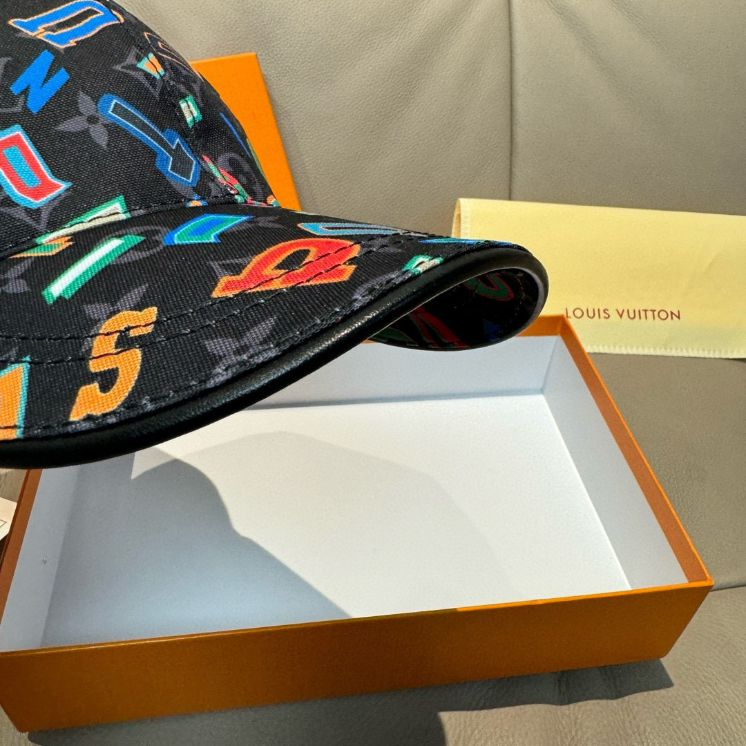配盒子布袋，LV路易威登新款原单棒球帽，字母丝印，1:1开模订制，原版丝印绸缎面料+头层牛皮，时尚帅气质