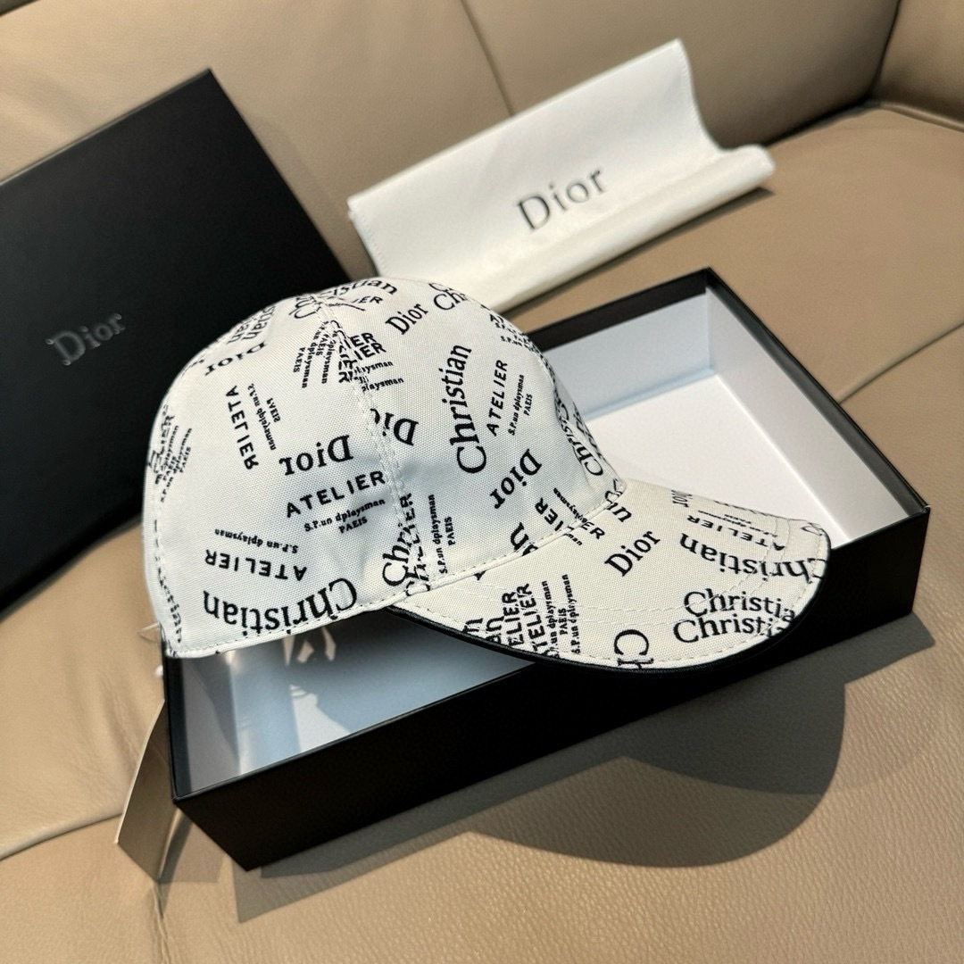 配盒子布袋，Dior(迪奥)新款原单棒球帽， Christian Dior丝印，复古韵味十足，专柜断货热
