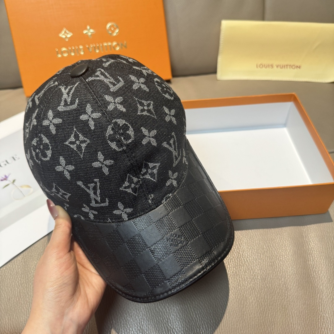 配盒子布袋，LV(路易威登)新款原单棒球帽，牛皮压花，1:1开模订制，原版牛仔布料，做工细致完美，质量超