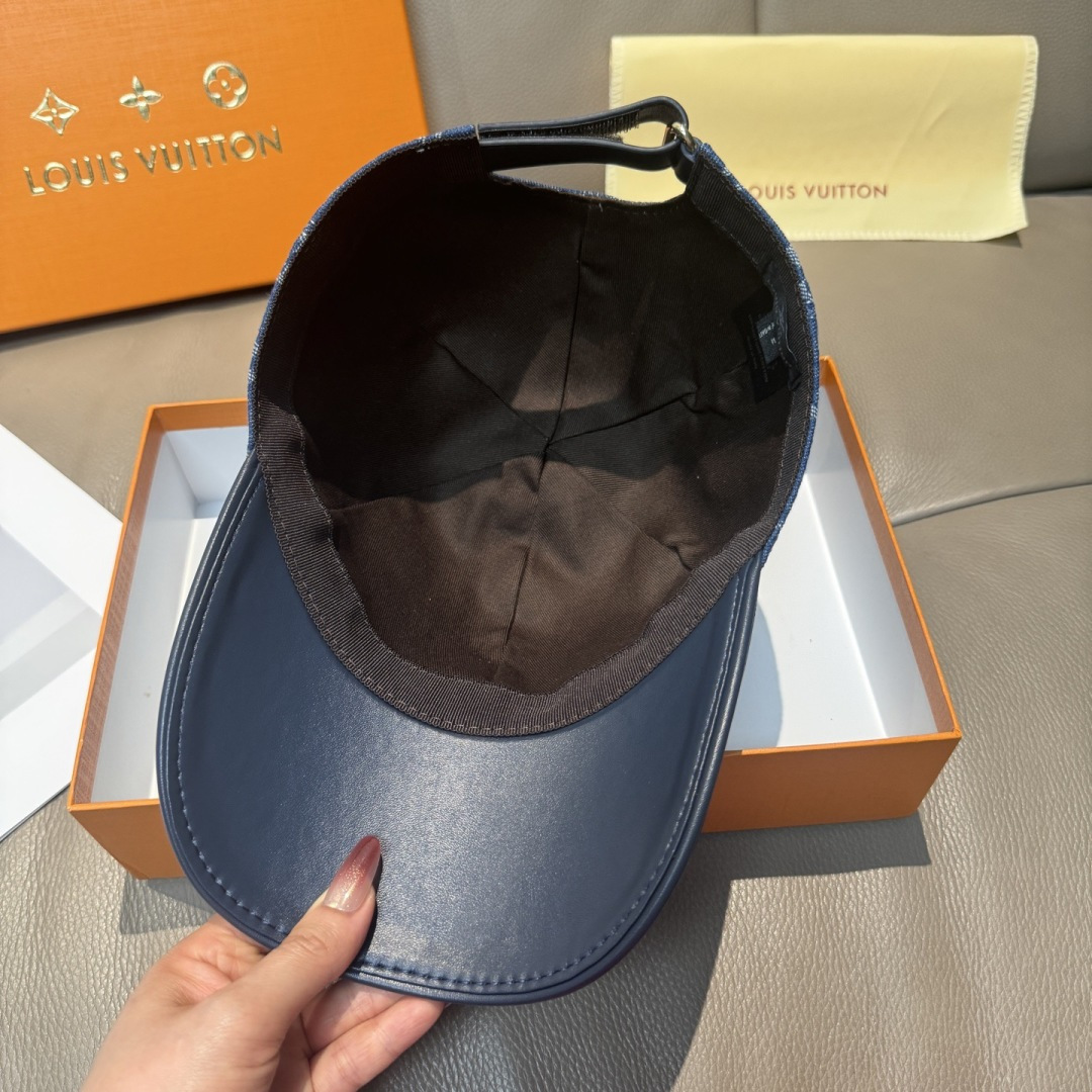 配盒子布袋，LV(路易威登)新款原单棒球帽，牛皮压花，1:1开模订制，原版牛仔布料，做工细致完美，质量超