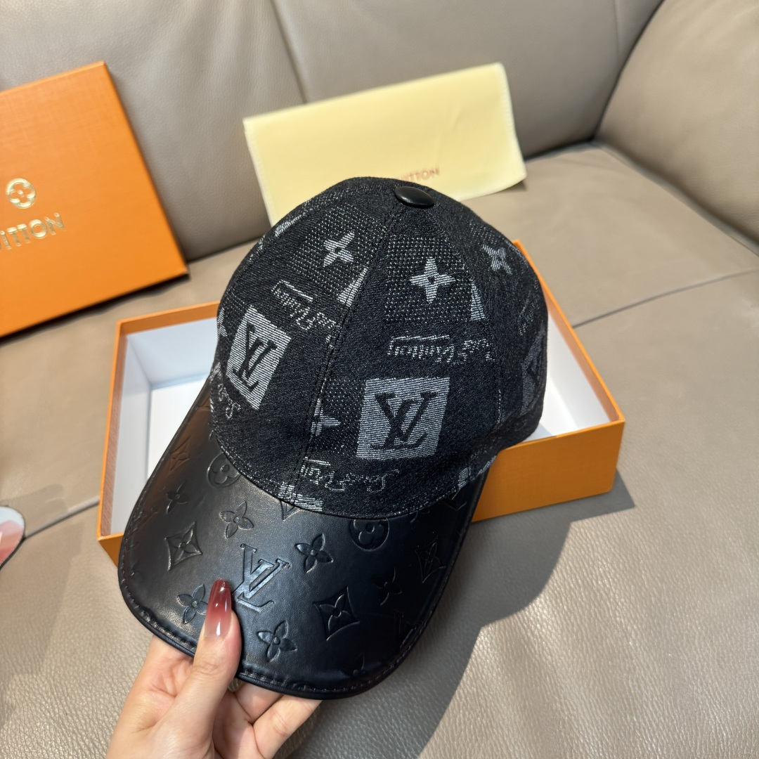 配盒子布袋，LV(路易威登)新款原单棒球帽，牛皮压花，1:1开模订制，原版牛仔布料，做工细致完美，质量超