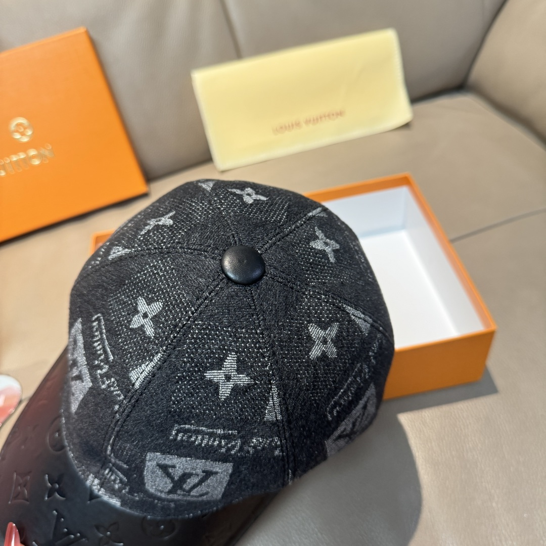 配盒子布袋，LV(路易威登)新款原单棒球帽，牛皮压花，1:1开模订制，原版牛仔布料，做工细致完美，质量超