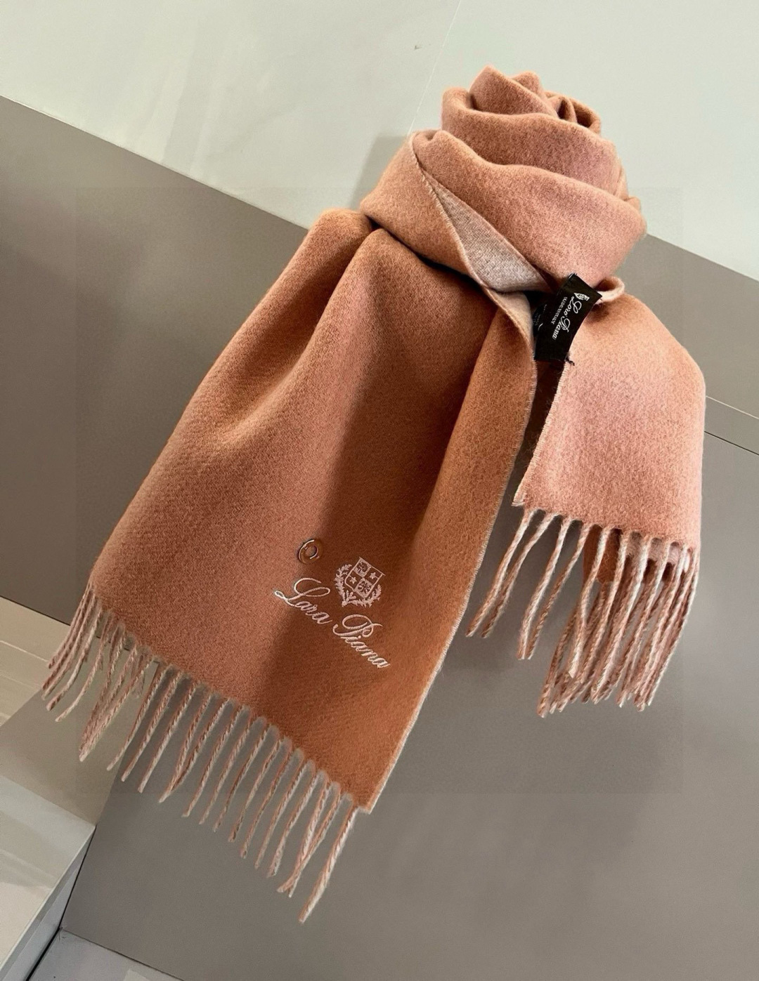 Loro Piana Piana · 诺悠翩雅【贸易公司尾单 双面山羊绒围巾披肩】送人自留都太高大上了 重磅上新