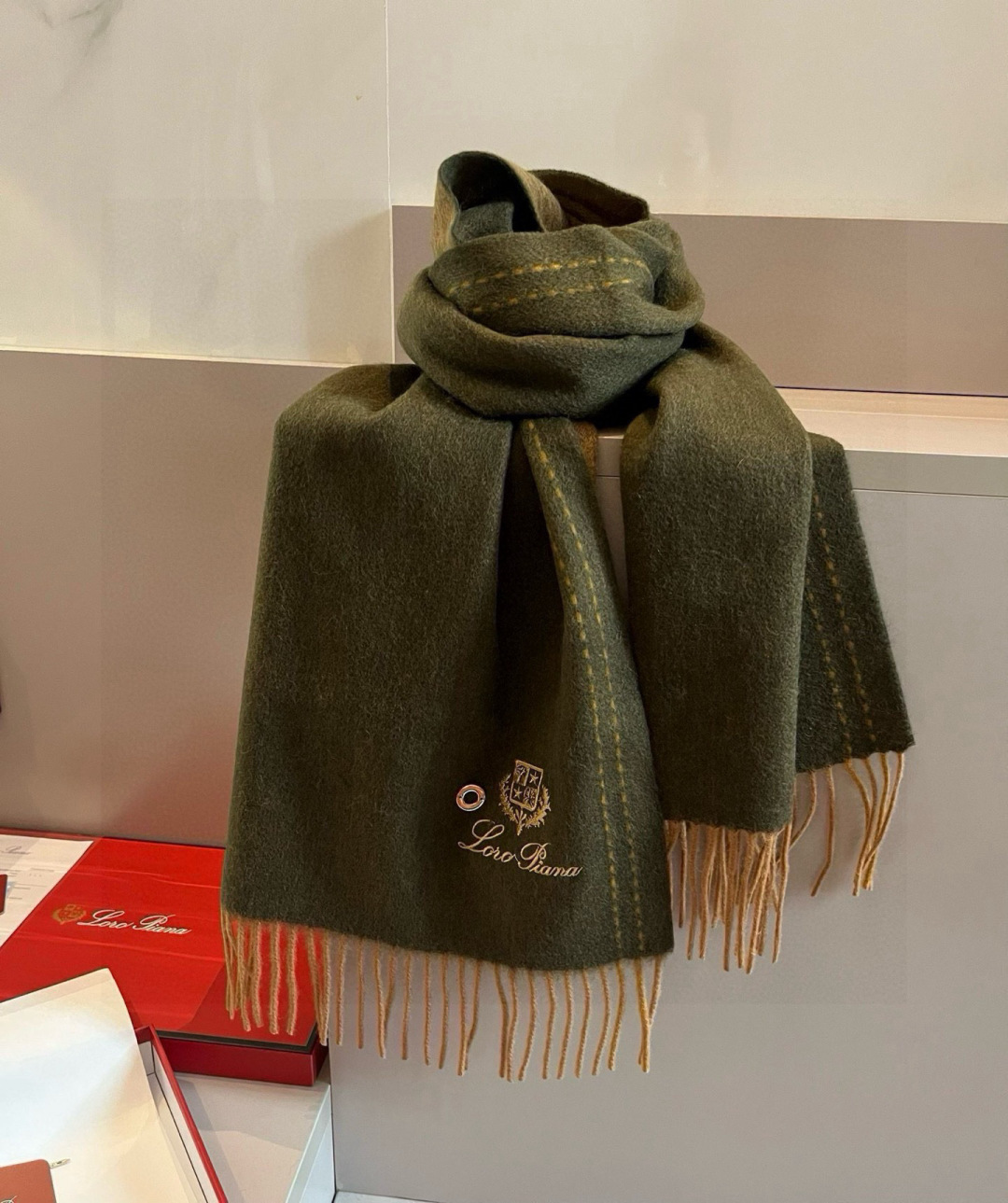 Loro Piana Piana · 诺悠翩雅【贸易公司尾单 山羊绒围巾披肩】送人自留都太高大上了 重磅上新