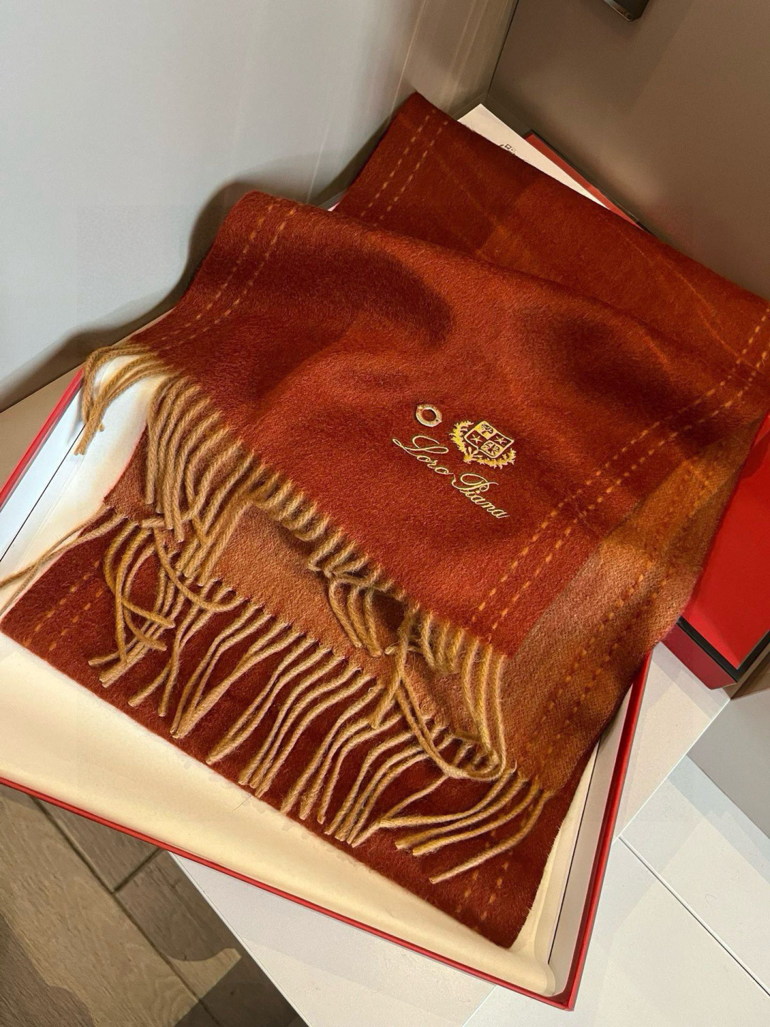 Loro Piana Piana · 诺悠翩雅【贸易公司尾单 山羊绒围巾披肩】送人自留都太高大上了 重磅上新