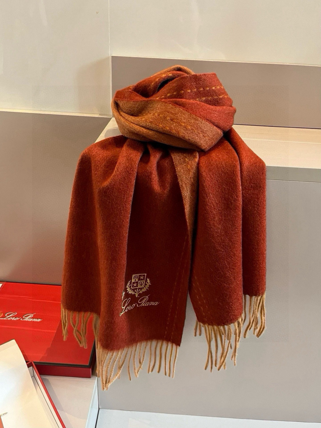 Loro Piana Piana · 诺悠翩雅【贸易公司尾单 山羊绒围巾披肩】送人自留都太高大上了 重磅上新