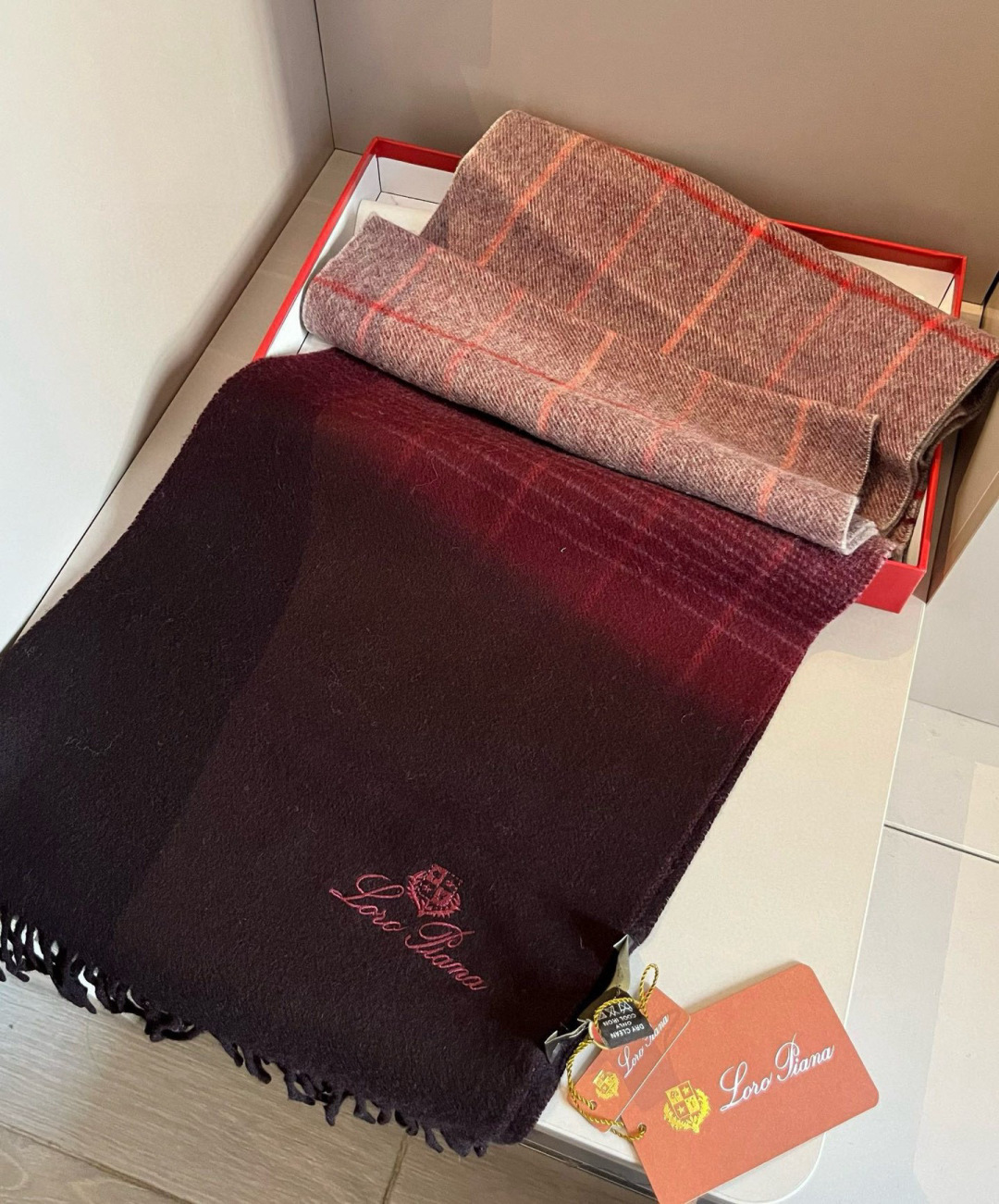 Loro Piana Piana · 诺悠翩雅【贸易公司尾单 山羊绒围巾披肩】送人自留都太高大上了 重磅上新